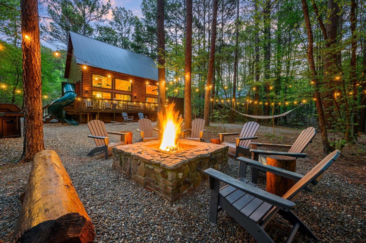 Hickory Bear - Cabin Surrounded By Pines, Sleeps 10, Hot Tub, Fire Pit, Arcade, Foosball Table & Deck Slide Брокен-Боу Екстер'єр фото