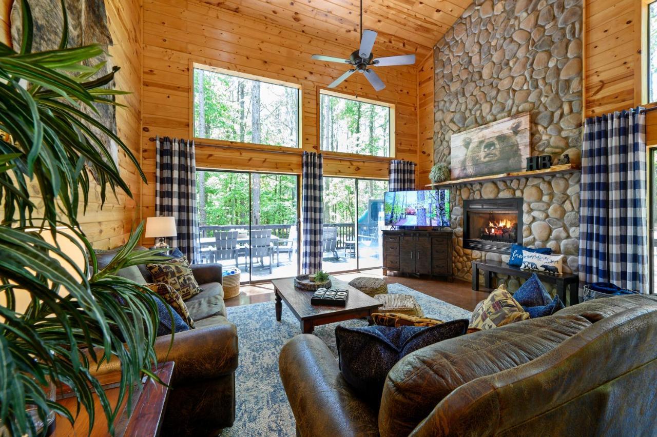 Hickory Bear - Cabin Surrounded By Pines, Sleeps 10, Hot Tub, Fire Pit, Arcade, Foosball Table & Deck Slide Брокен-Боу Екстер'єр фото