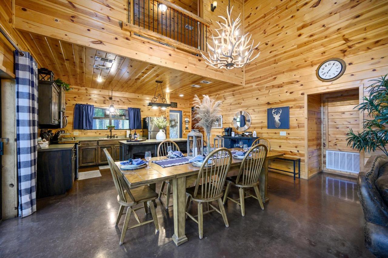 Hickory Bear - Cabin Surrounded By Pines, Sleeps 10, Hot Tub, Fire Pit, Arcade, Foosball Table & Deck Slide Брокен-Боу Екстер'єр фото