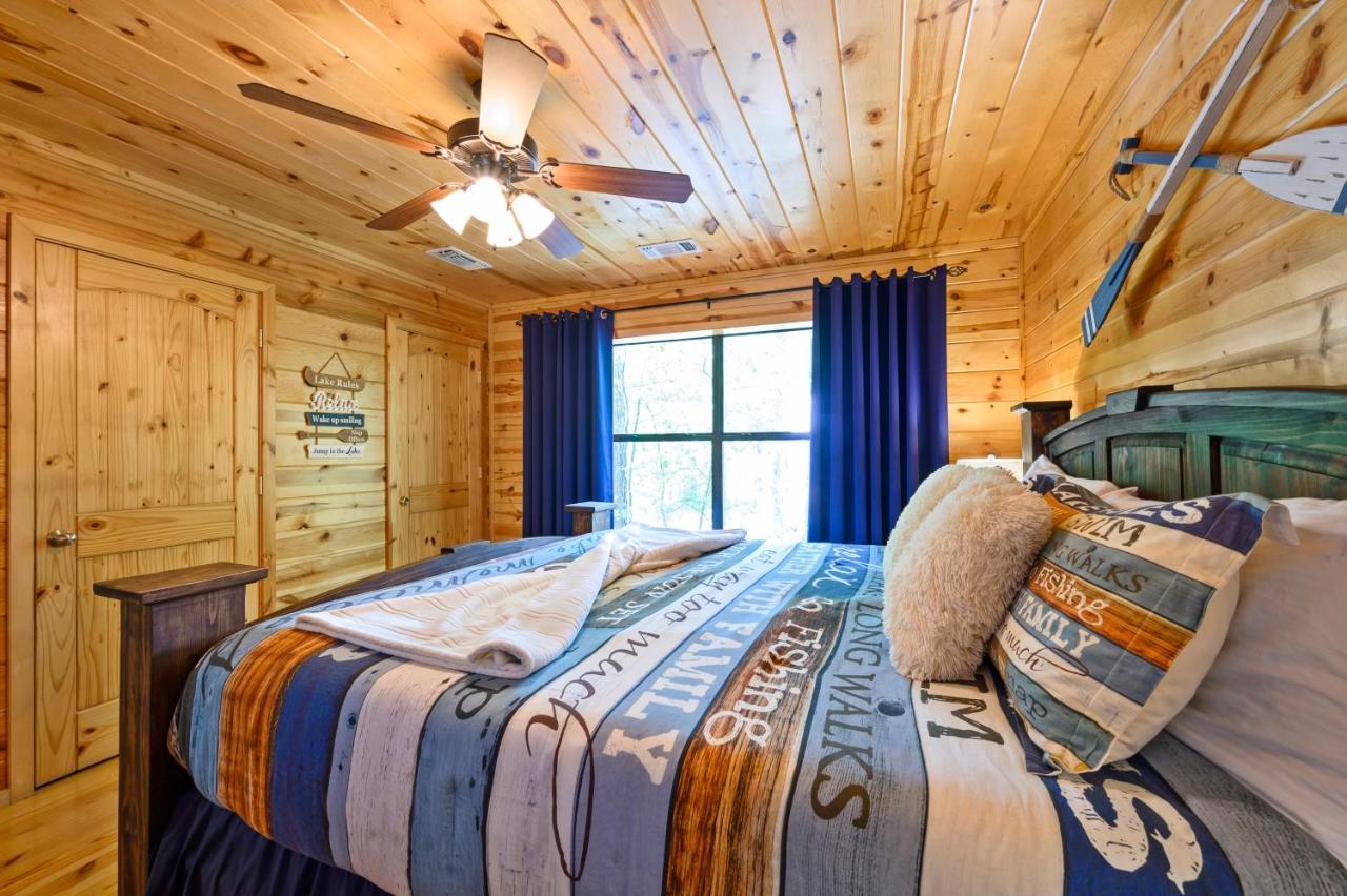Hickory Bear - Cabin Surrounded By Pines, Sleeps 10, Hot Tub, Fire Pit, Arcade, Foosball Table & Deck Slide Брокен-Боу Екстер'єр фото