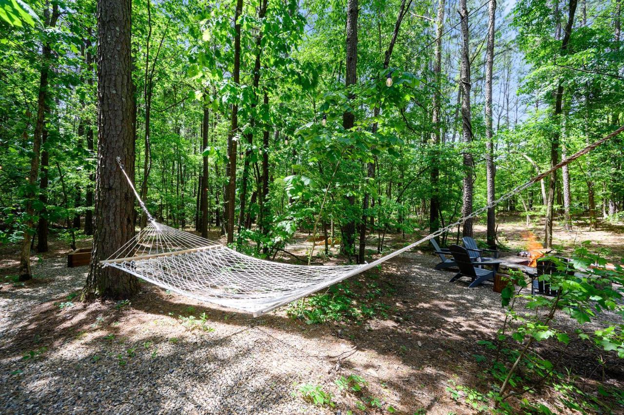Hickory Bear - Cabin Surrounded By Pines, Sleeps 10, Hot Tub, Fire Pit, Arcade, Foosball Table & Deck Slide Брокен-Боу Екстер'єр фото