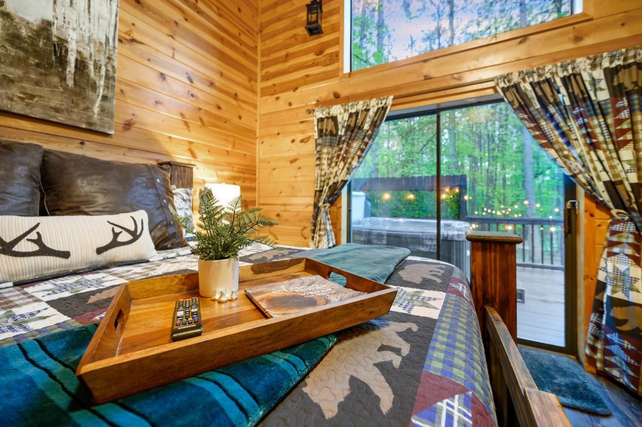 Hickory Bear - Cabin Surrounded By Pines, Sleeps 10, Hot Tub, Fire Pit, Arcade, Foosball Table & Deck Slide Брокен-Боу Екстер'єр фото