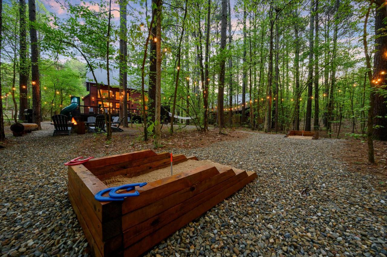 Hickory Bear - Cabin Surrounded By Pines, Sleeps 10, Hot Tub, Fire Pit, Arcade, Foosball Table & Deck Slide Брокен-Боу Екстер'єр фото