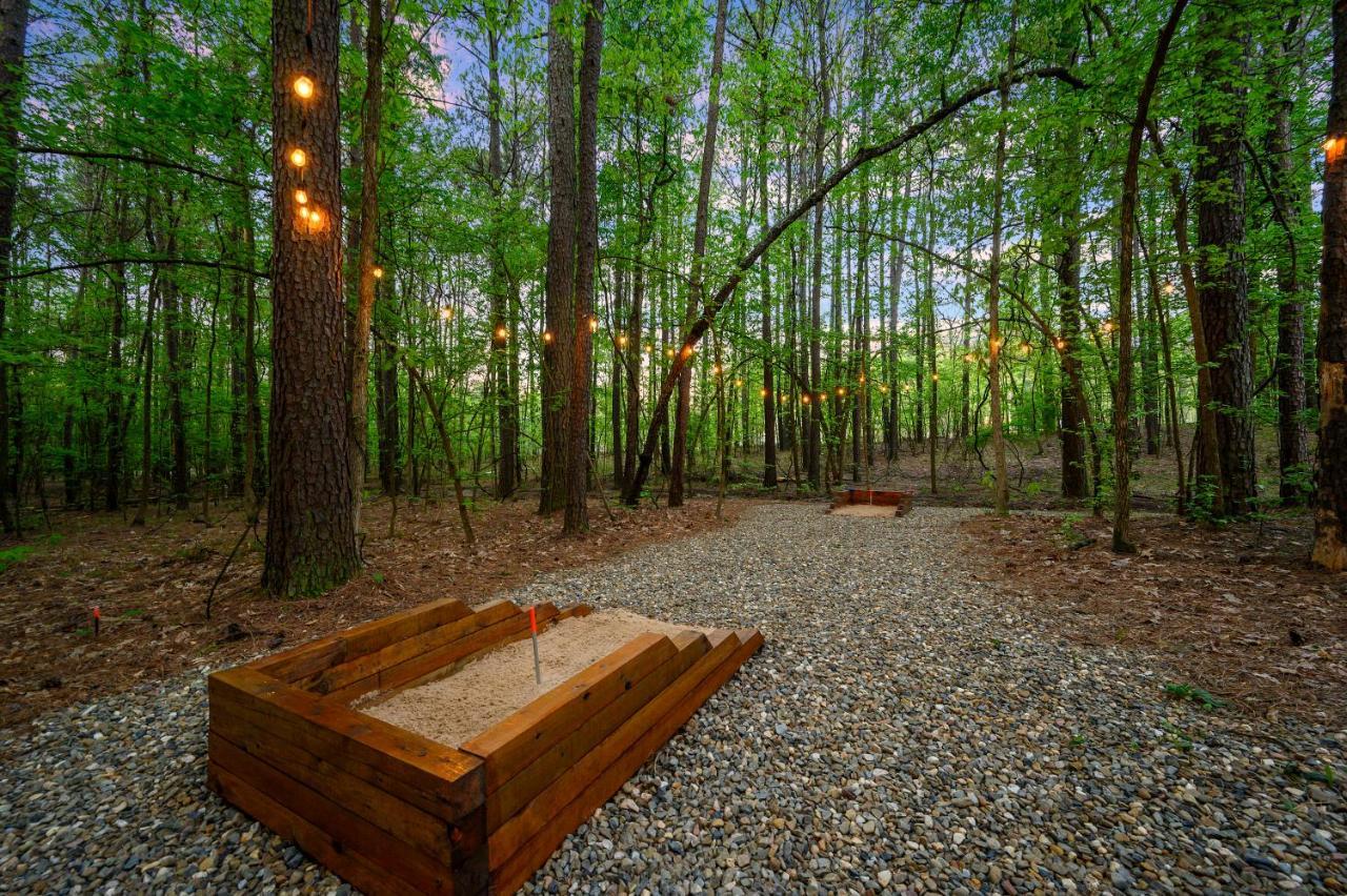 Hickory Bear - Cabin Surrounded By Pines, Sleeps 10, Hot Tub, Fire Pit, Arcade, Foosball Table & Deck Slide Брокен-Боу Екстер'єр фото
