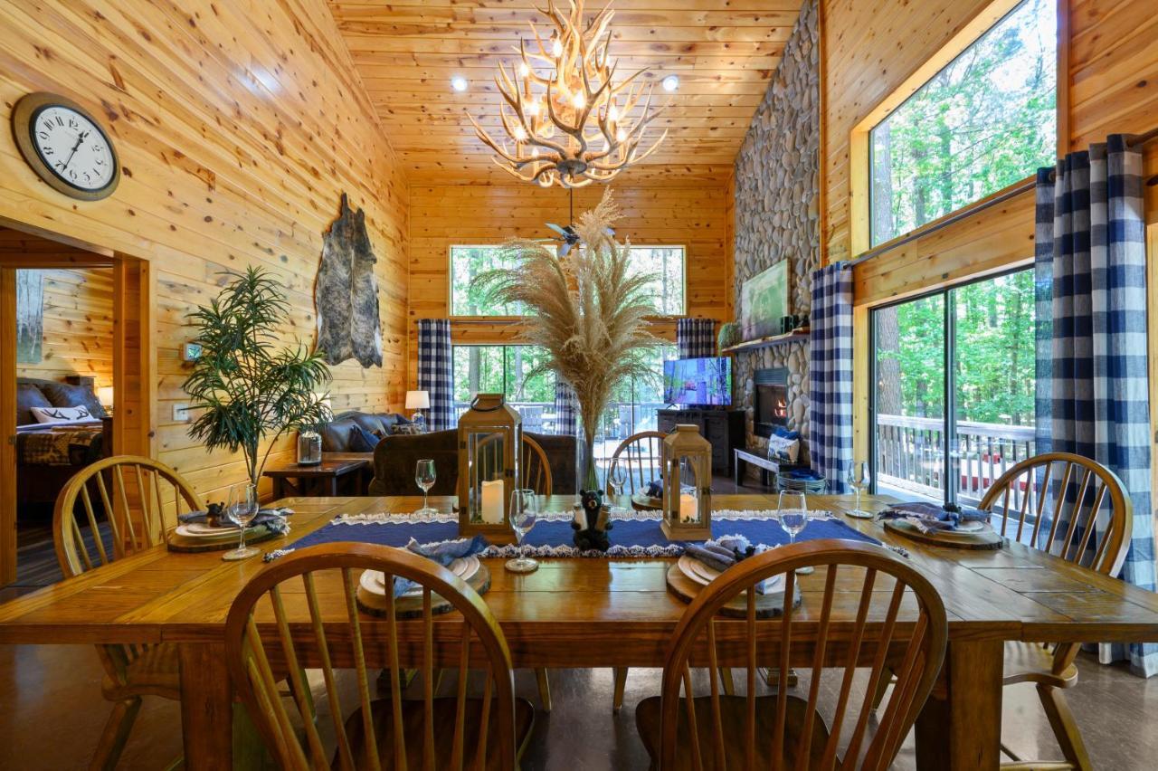 Hickory Bear - Cabin Surrounded By Pines, Sleeps 10, Hot Tub, Fire Pit, Arcade, Foosball Table & Deck Slide Брокен-Боу Екстер'єр фото