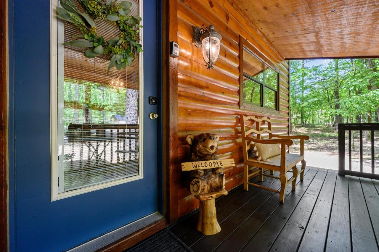 Hickory Bear - Cabin Surrounded By Pines, Sleeps 10, Hot Tub, Fire Pit, Arcade, Foosball Table & Deck Slide Брокен-Боу Екстер'єр фото