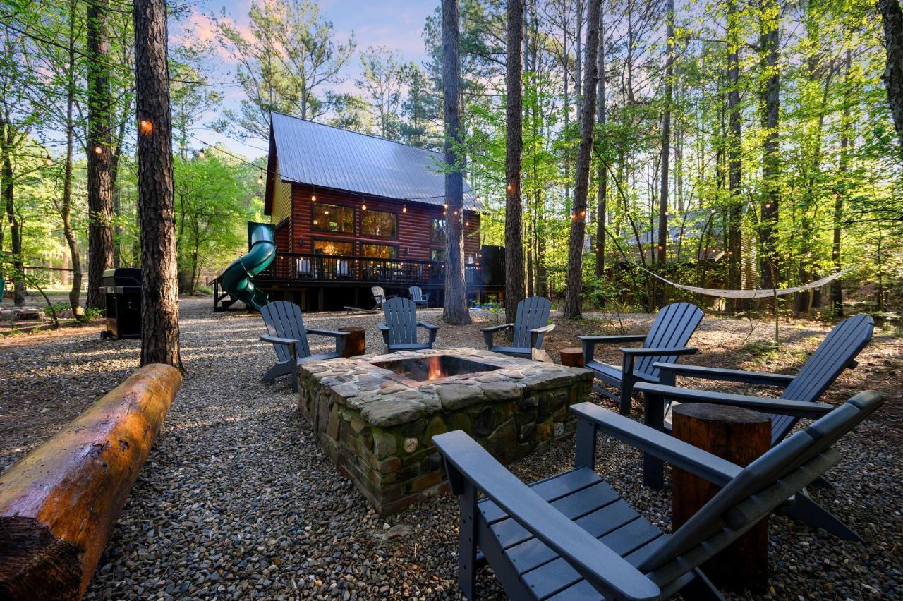 Hickory Bear - Cabin Surrounded By Pines, Sleeps 10, Hot Tub, Fire Pit, Arcade, Foosball Table & Deck Slide Брокен-Боу Екстер'єр фото