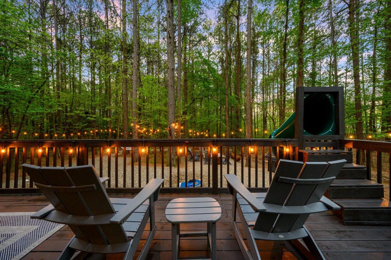 Hickory Bear - Cabin Surrounded By Pines, Sleeps 10, Hot Tub, Fire Pit, Arcade, Foosball Table & Deck Slide Брокен-Боу Екстер'єр фото