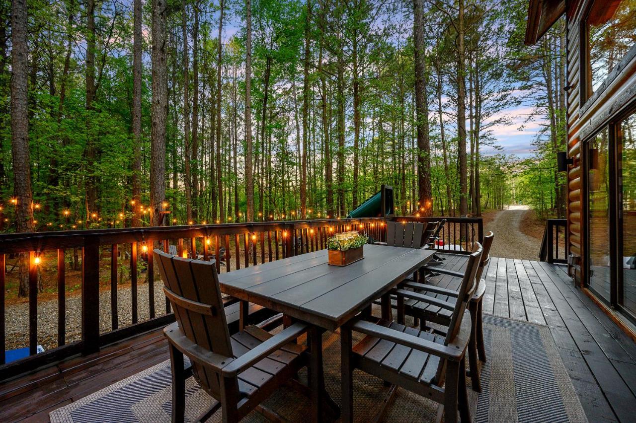 Hickory Bear - Cabin Surrounded By Pines, Sleeps 10, Hot Tub, Fire Pit, Arcade, Foosball Table & Deck Slide Брокен-Боу Екстер'єр фото