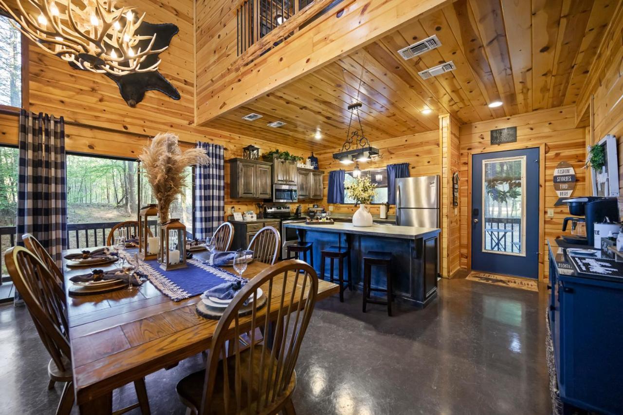 Hickory Bear - Cabin Surrounded By Pines, Sleeps 10, Hot Tub, Fire Pit, Arcade, Foosball Table & Deck Slide Брокен-Боу Екстер'єр фото