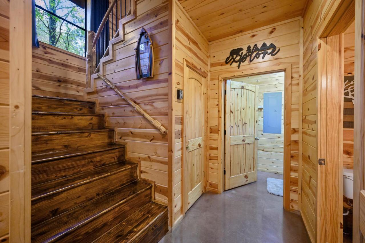 Hickory Bear - Cabin Surrounded By Pines, Sleeps 10, Hot Tub, Fire Pit, Arcade, Foosball Table & Deck Slide Брокен-Боу Екстер'єр фото