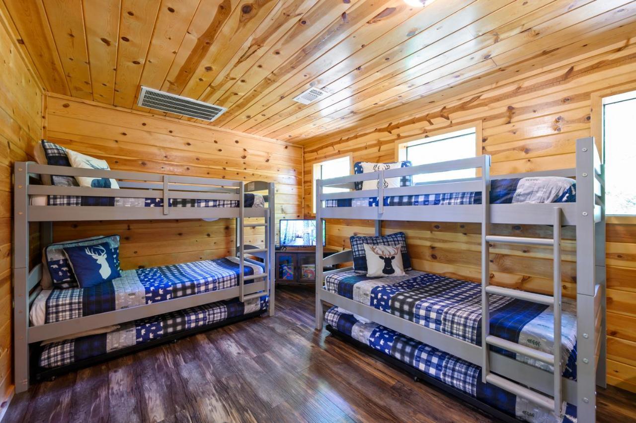 Hickory Bear - Cabin Surrounded By Pines, Sleeps 10, Hot Tub, Fire Pit, Arcade, Foosball Table & Deck Slide Брокен-Боу Екстер'єр фото