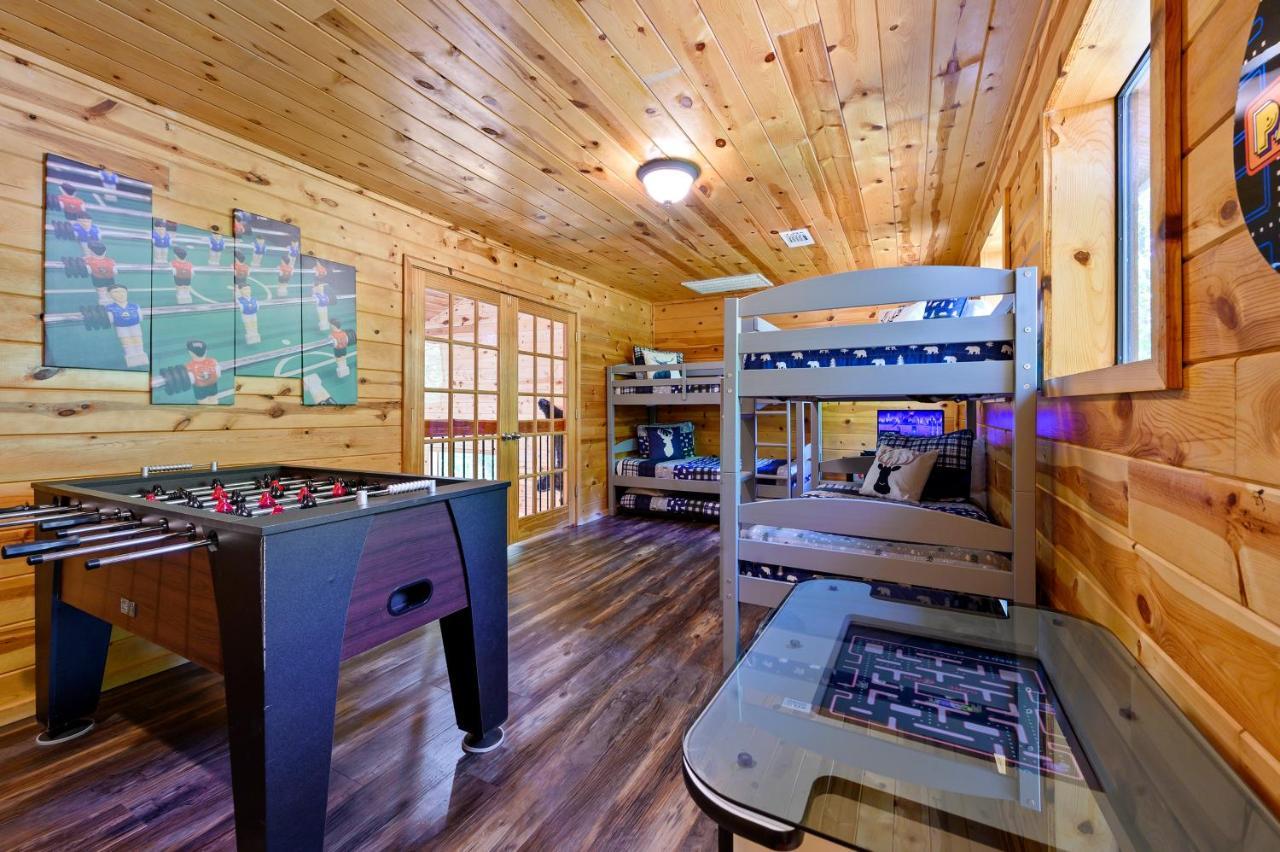 Hickory Bear - Cabin Surrounded By Pines, Sleeps 10, Hot Tub, Fire Pit, Arcade, Foosball Table & Deck Slide Брокен-Боу Екстер'єр фото