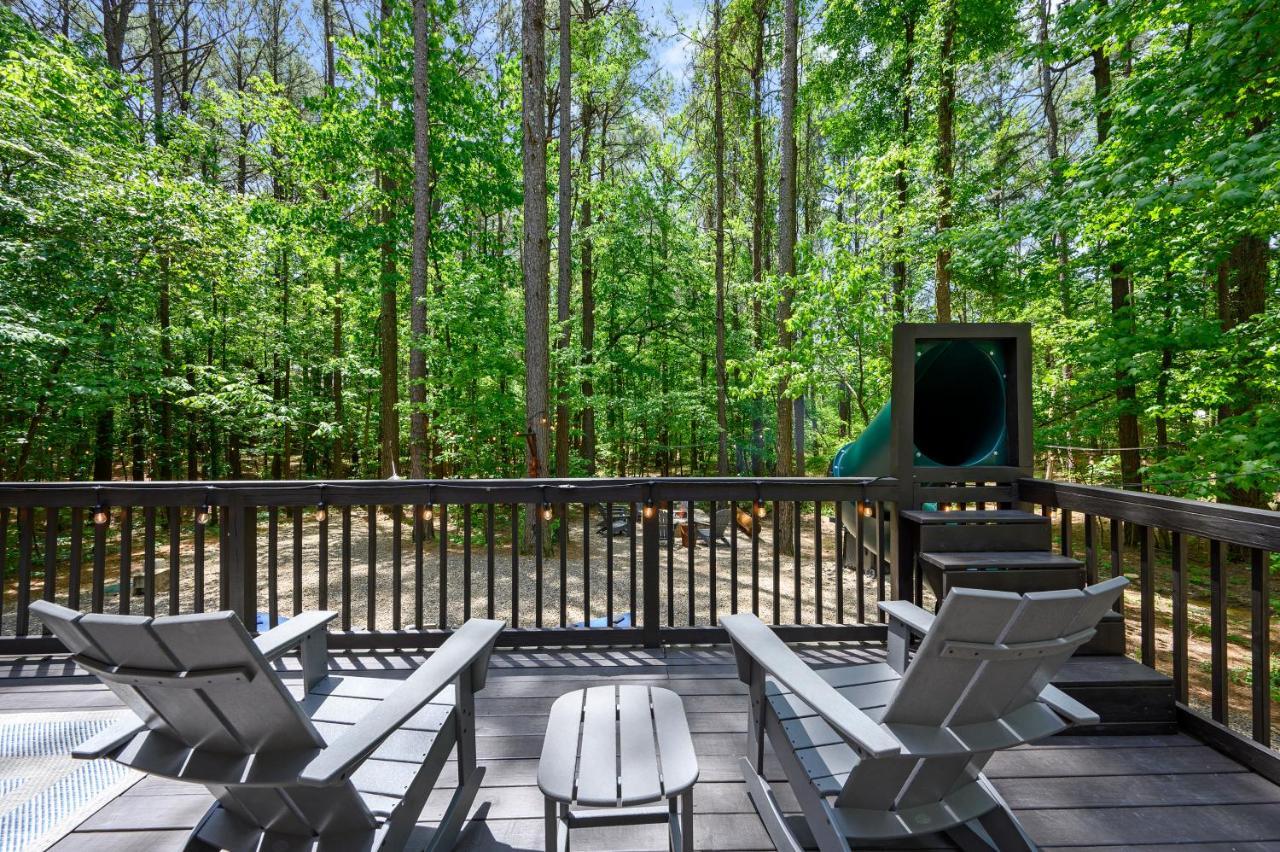 Hickory Bear - Cabin Surrounded By Pines, Sleeps 10, Hot Tub, Fire Pit, Arcade, Foosball Table & Deck Slide Брокен-Боу Екстер'єр фото