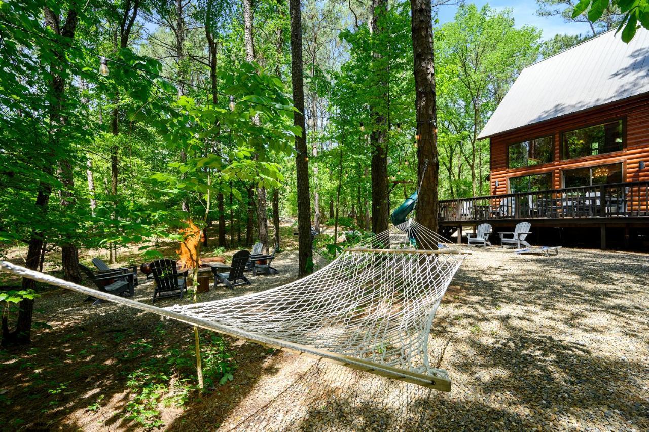 Hickory Bear - Cabin Surrounded By Pines, Sleeps 10, Hot Tub, Fire Pit, Arcade, Foosball Table & Deck Slide Брокен-Боу Екстер'єр фото