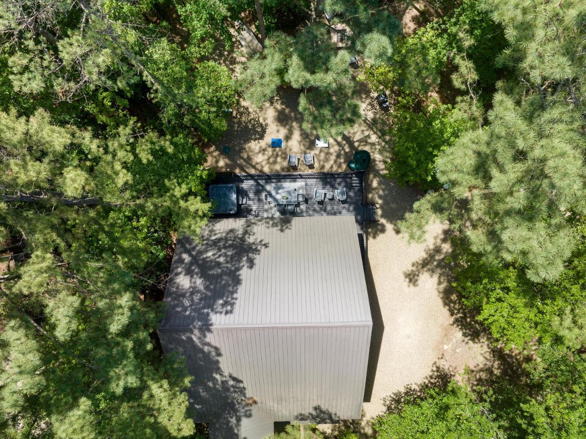 Hickory Bear - Cabin Surrounded By Pines, Sleeps 10, Hot Tub, Fire Pit, Arcade, Foosball Table & Deck Slide Брокен-Боу Екстер'єр фото