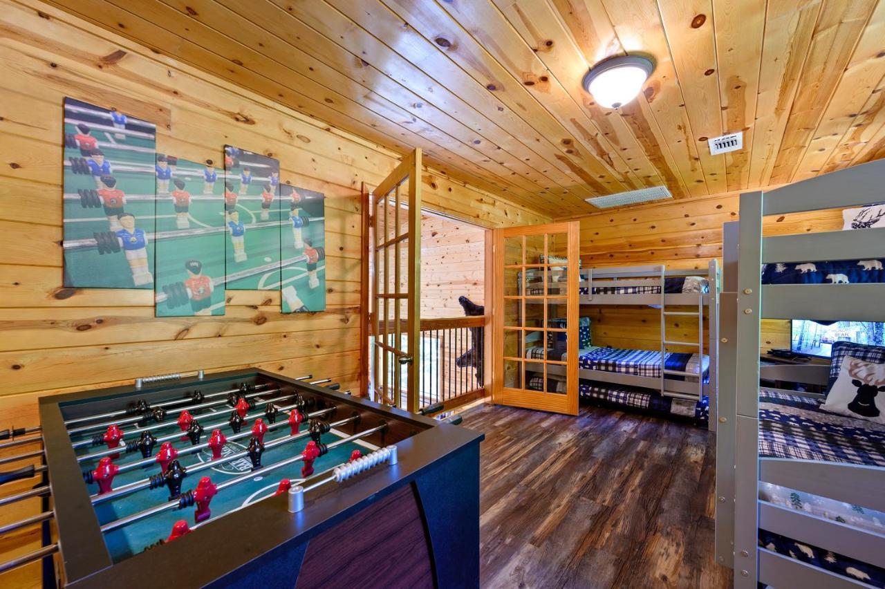 Hickory Bear - Cabin Surrounded By Pines, Sleeps 10, Hot Tub, Fire Pit, Arcade, Foosball Table & Deck Slide Брокен-Боу Екстер'єр фото