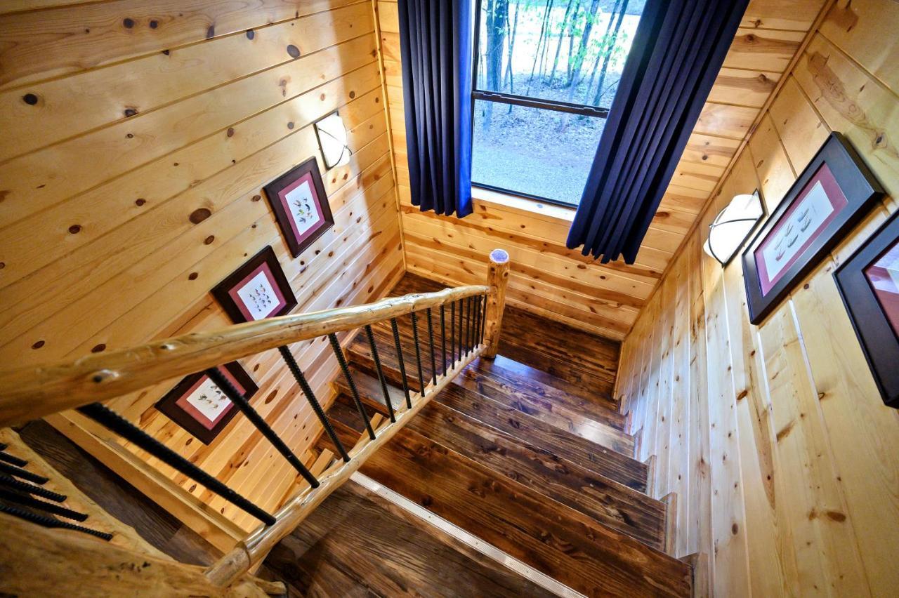 Hickory Bear - Cabin Surrounded By Pines, Sleeps 10, Hot Tub, Fire Pit, Arcade, Foosball Table & Deck Slide Брокен-Боу Екстер'єр фото