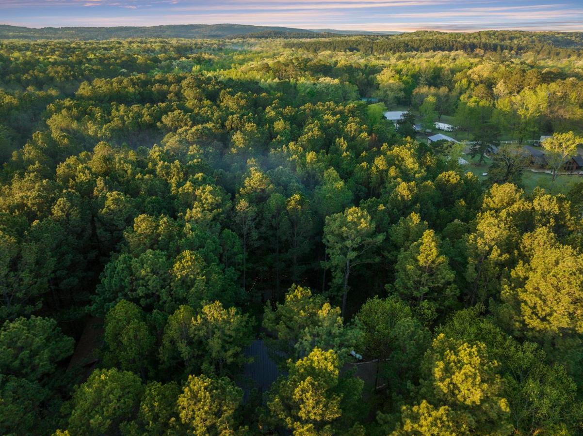 Hickory Bear - Cabin Surrounded By Pines, Sleeps 10, Hot Tub, Fire Pit, Arcade, Foosball Table & Deck Slide Брокен-Боу Екстер'єр фото