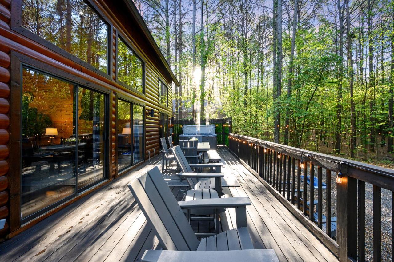 Hickory Bear - Cabin Surrounded By Pines, Sleeps 10, Hot Tub, Fire Pit, Arcade, Foosball Table & Deck Slide Брокен-Боу Екстер'єр фото